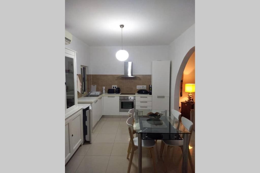 Confortable And Quiet Apartment In St. Julian Saint Julian's ภายนอก รูปภาพ